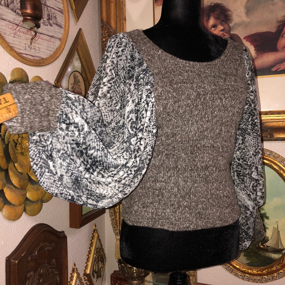 PREOWNED HENDI SZ S Brown Knit Top see through puffy snake print sleeves